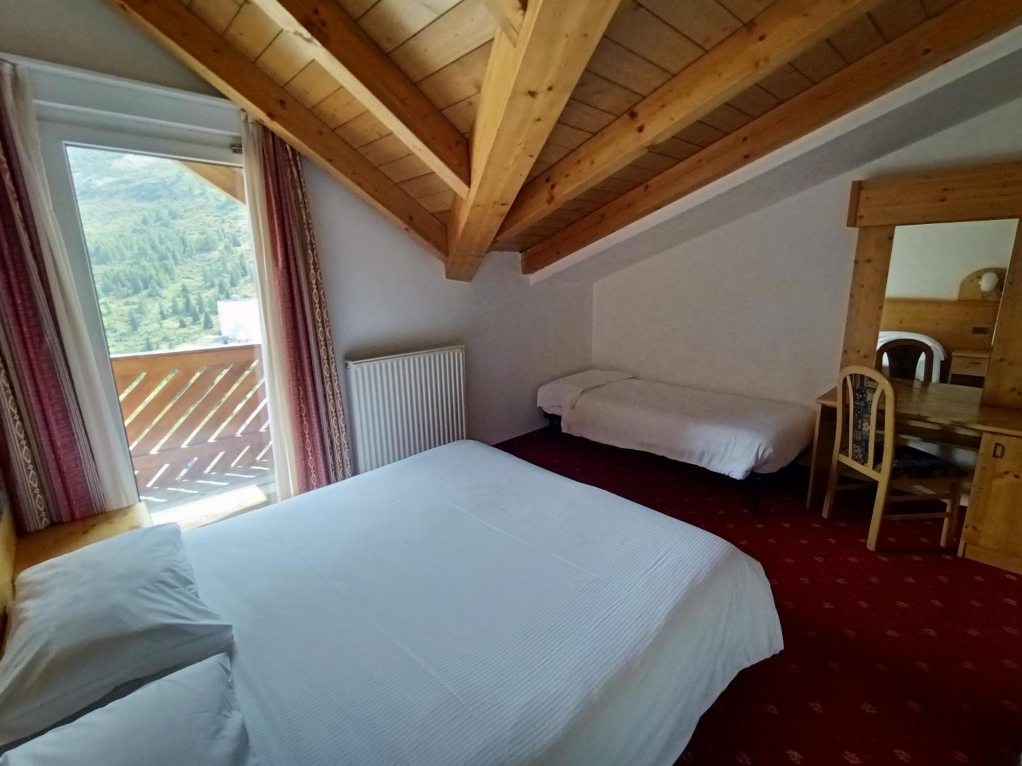 Hotel Cielo Blu ปัสโซเดลโตนาเล ภายนอก รูปภาพ