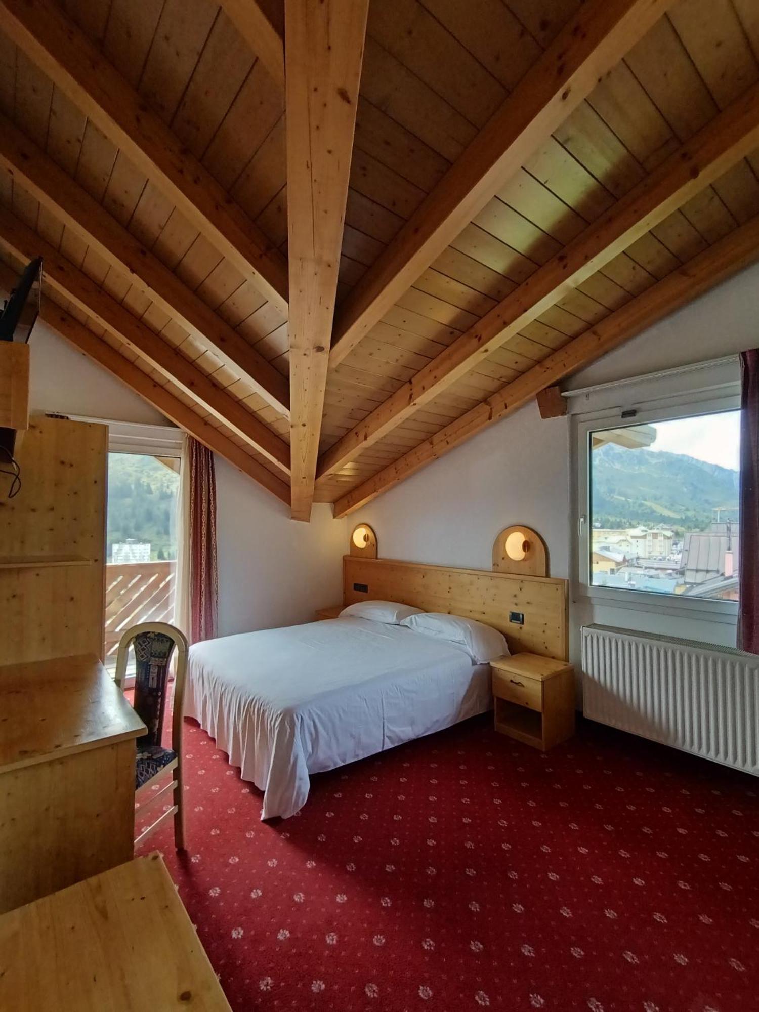 Hotel Cielo Blu ปัสโซเดลโตนาเล ภายนอก รูปภาพ