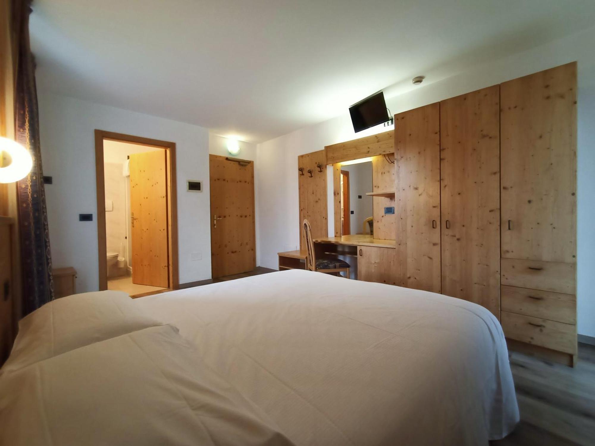 Hotel Cielo Blu ปัสโซเดลโตนาเล ภายนอก รูปภาพ